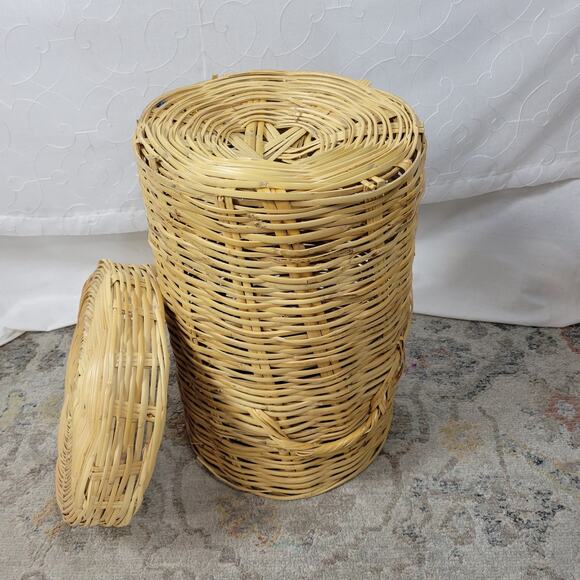 Vintage Handwoven Round Bamboo Wicker Hamper 20x14 Natural Toned Basket with Lid - Picture 10 of 15
